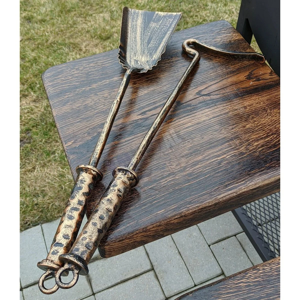 Sepakojalik tuhalusika ja labida komplekt