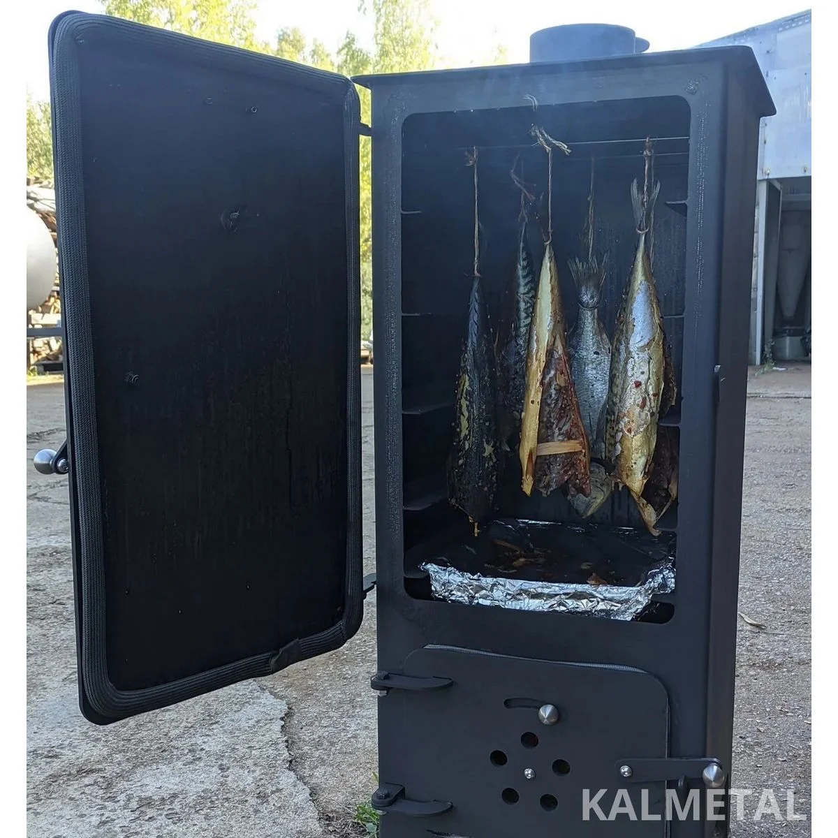 Kompaktne 70 L suitsutusahi ratastega – pilt 7