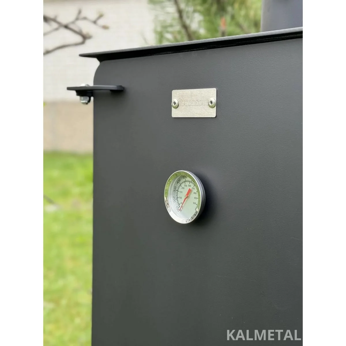 Kompaktne 70 L suitsutusahi ratastega – pilt 10