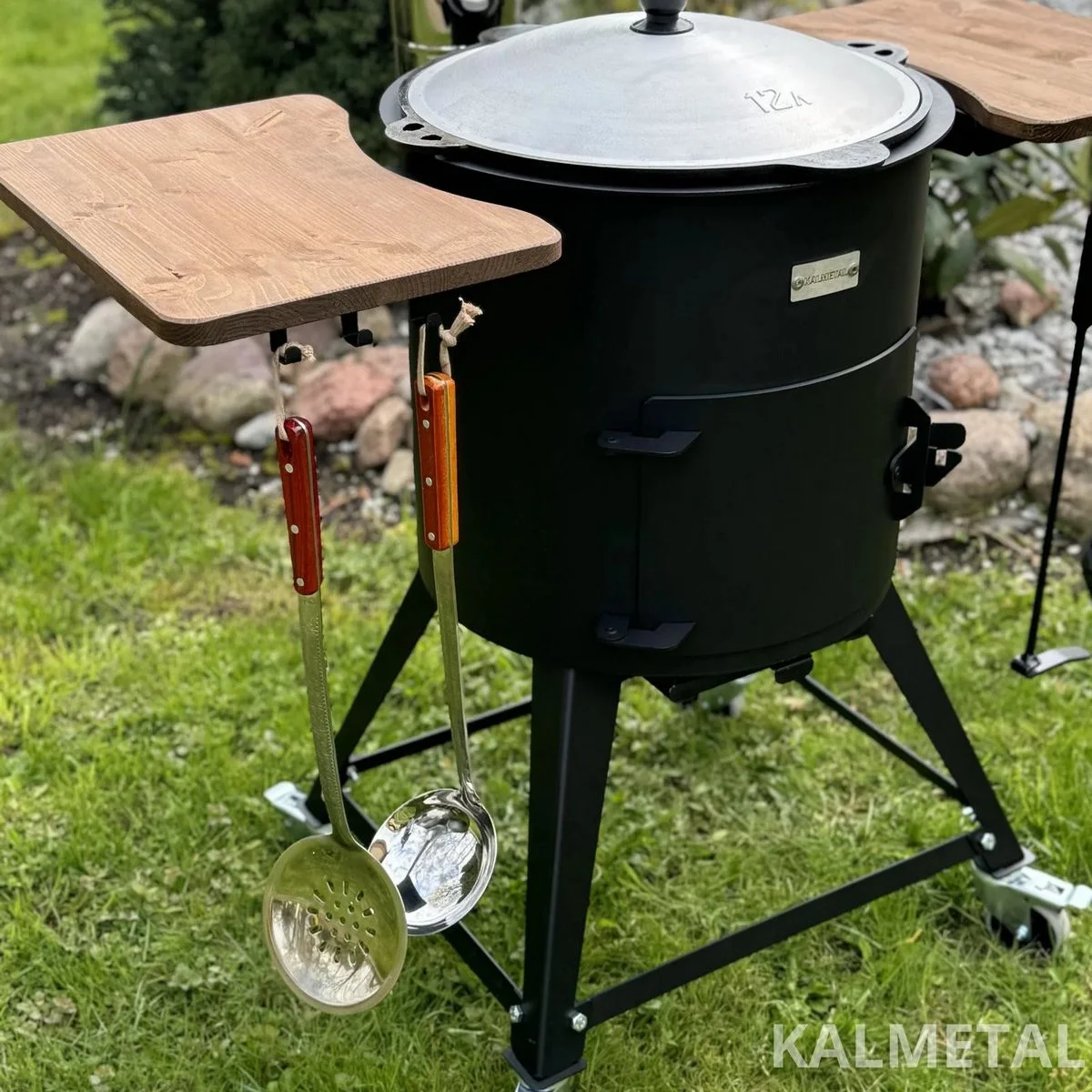 PREMIUM 8L kuni 22L 3MM pliit korstnaga, riiulitega, ratastega – pilt 3