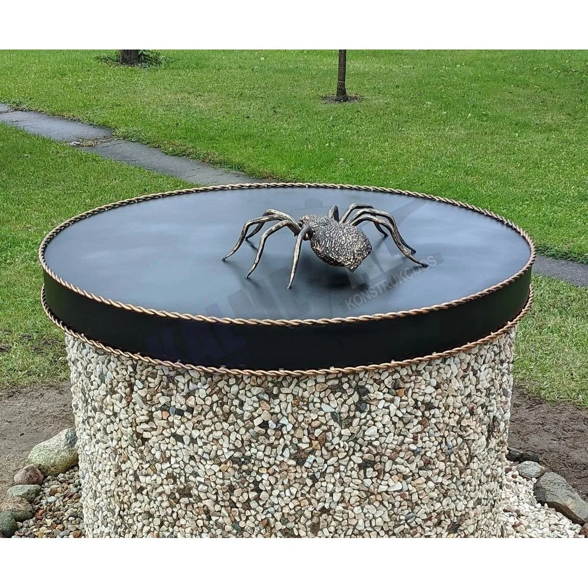 Kaevu kaas vinnaga